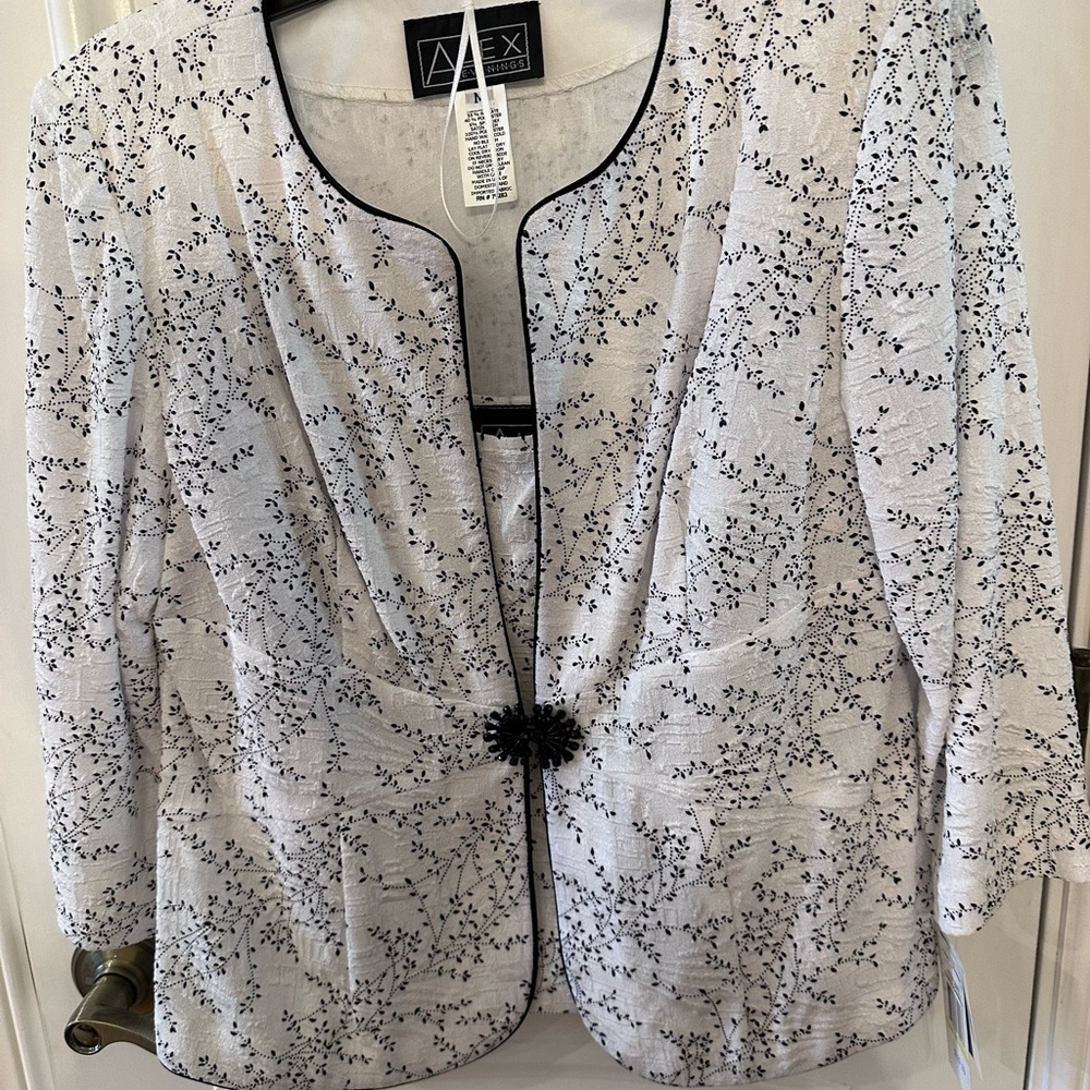 Alex Evenings Women's Black and White Floral Jacket